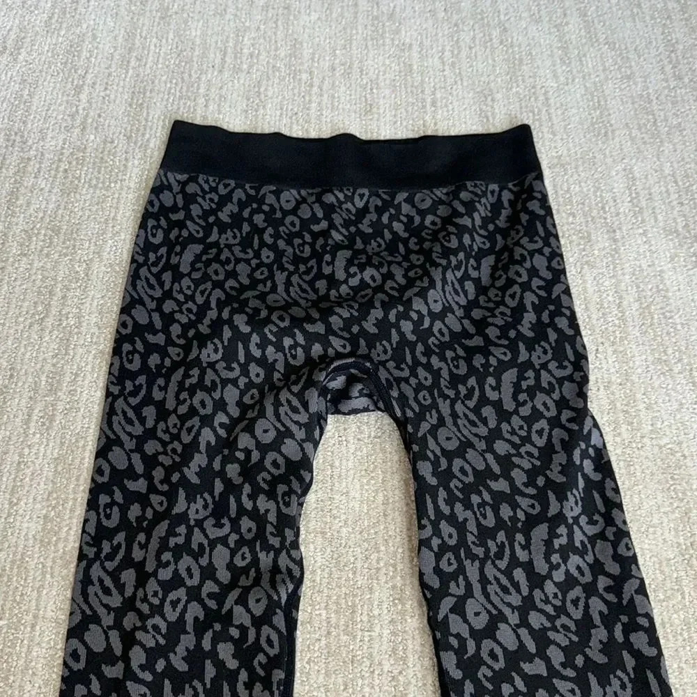 Steve Madden Women’s Leopard Print Leggings Size S Black Gray Seamless Tights - Picture 2 of 9